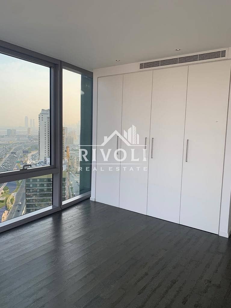 4 Amazing View Office for rent in D1 Tower
