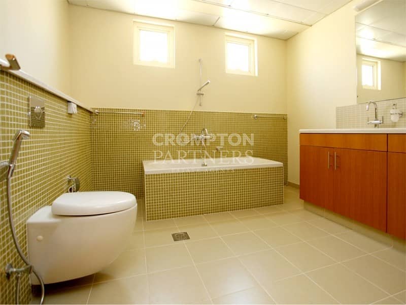 5 Type S Townhouse | Close To Gate | Upgraded