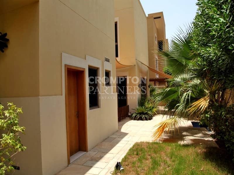 9 Type S Townhouse | Close To Gate | Upgraded
