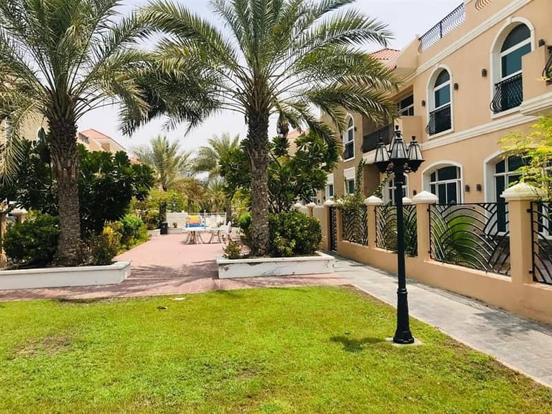 2 Spacious 5 bedroom villa with shared pool/gym jumeirah 2