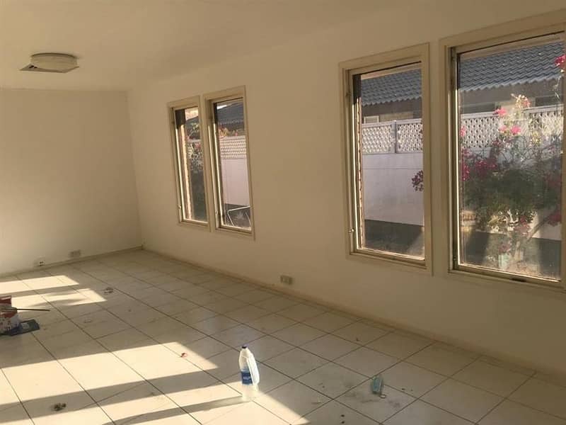 6 Excellent 4 bedroom plus maid single strey villa in Jumeirah