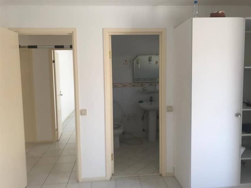 11 Excellent 4 bedroom plus maid single strey villa in Jumeirah