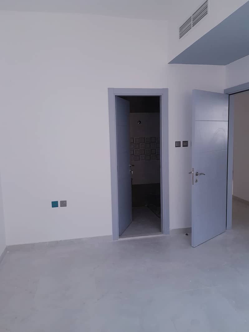 غرفتين وصالة مع بالكون 2 حمام مساحة واسعة تشطيب ديولوكس مع شهرين مجانا
