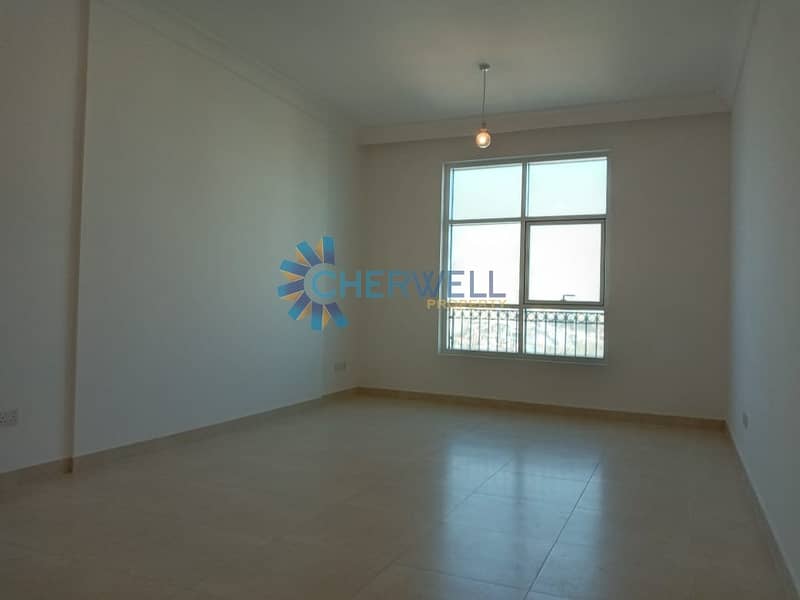 11 HOT DEAL | Great Balcony | Modern Apartment |Vacant