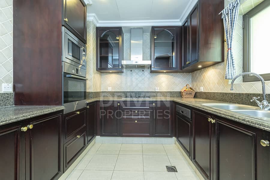 21 Semi Furnished Apt | Easy Access to Mall