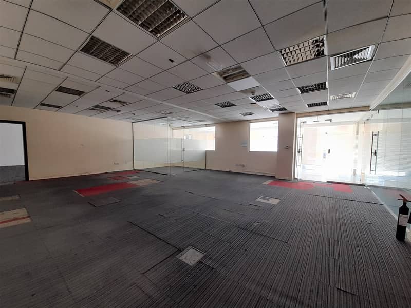 Well-Conditioned & Spacious Showroom | Chiller Free | Direct from the Owner Well-Conditioned & Spacious Showroom | Chiller Free | Direct from the Owner