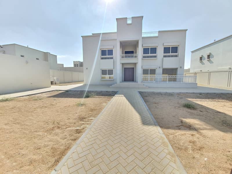 Luxurious brand new 5bed duplex villa 18000sqft just 3230000 Al Barashi