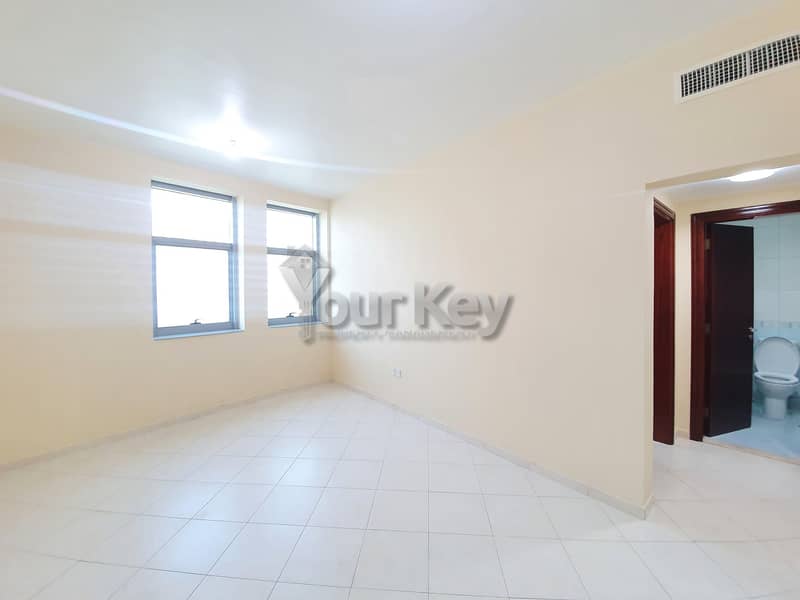 One bedroom with balcony in Murror st