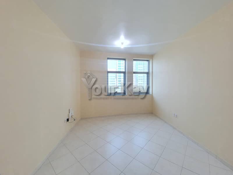 3 One bedroom with balcony in Murror st