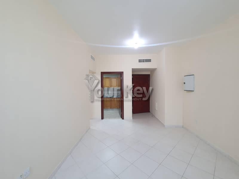4 One bedroom with balcony in Murror st