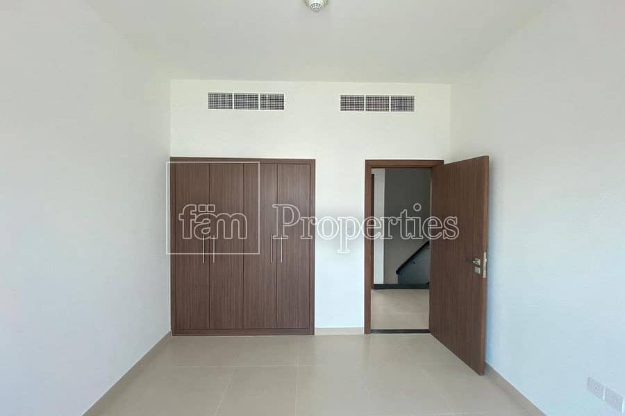 14 Single Row Mid Brand New 3 Bed Townhouse For Rent