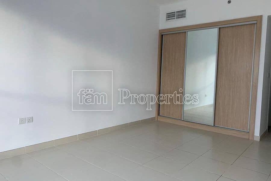 4 Pool View | Large Bedroom | Multi. Cheq |