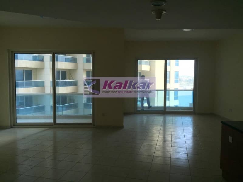 18 Crescent Tower - Corner Large Two Bedroom with open plan kitchen with open view and in Higher floor @ AED. 39K