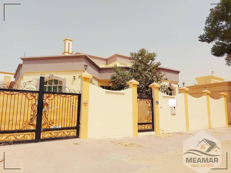 Used villa less than 9 years old, excellent location close to the Abaya roundabout in Al Rawda.