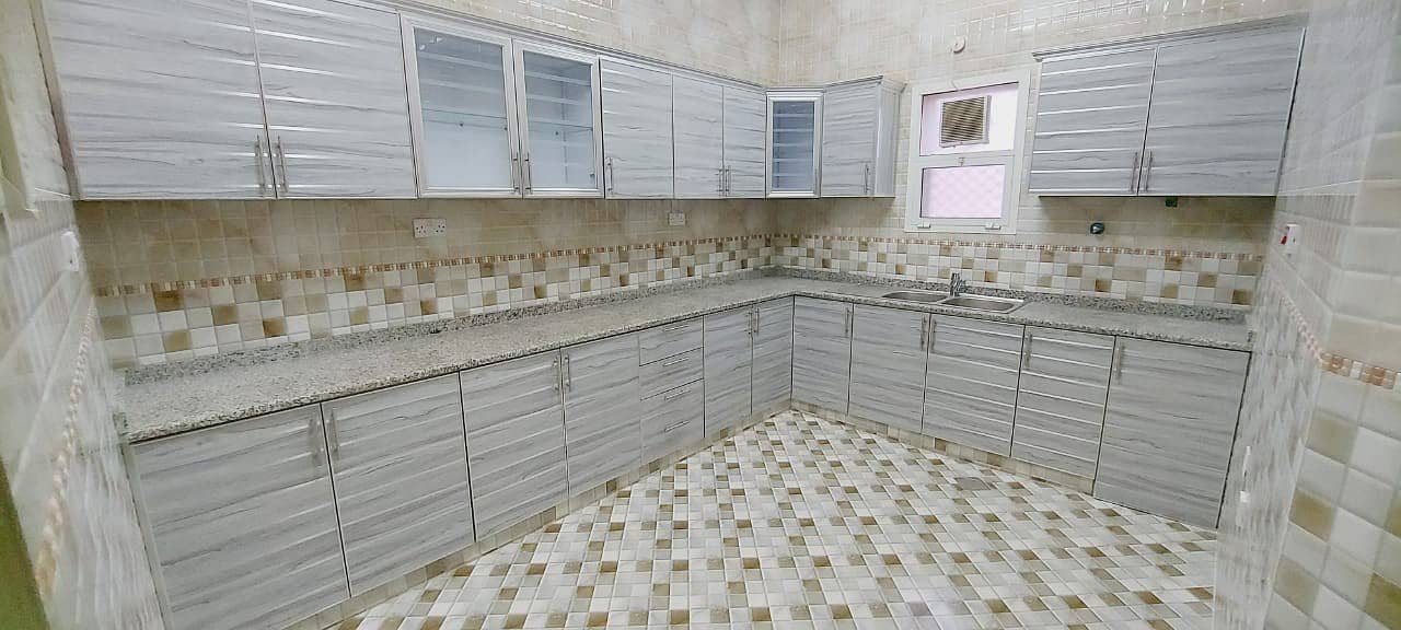 Квартира в Аль Шамха, 3 cпальни, 80000 AED - 4997869