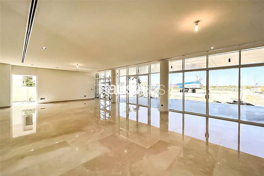 Located on Golf Course | Huge Plot | Six Bedroom Located on Golf Course | Huge Plot | Six Bedroom