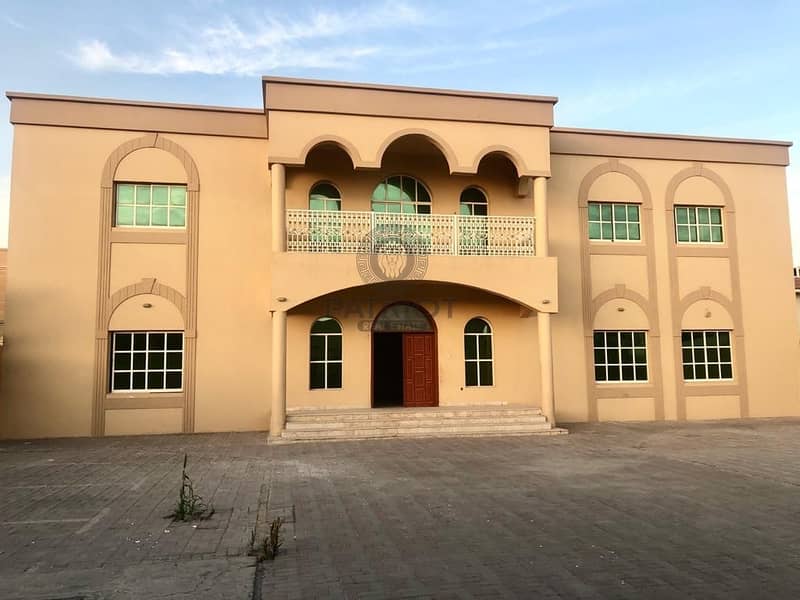 2 An Extremely Impressive 10-BR  Villa In Al Barsha