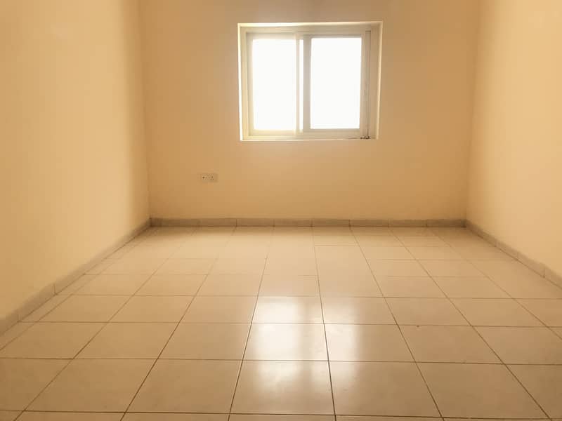 READY TO MOVE 1BHK FLAT BIG SIZE 900 sq-feet WITH BIG SEPARATE HALL JUST IN 16k.