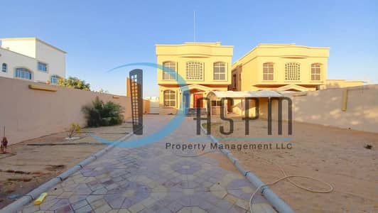 SEPERATED 5 BEDS WITH HUGE YARD 150K! SEPERATED 5 BEDS WITH HUGE YARD 150K!