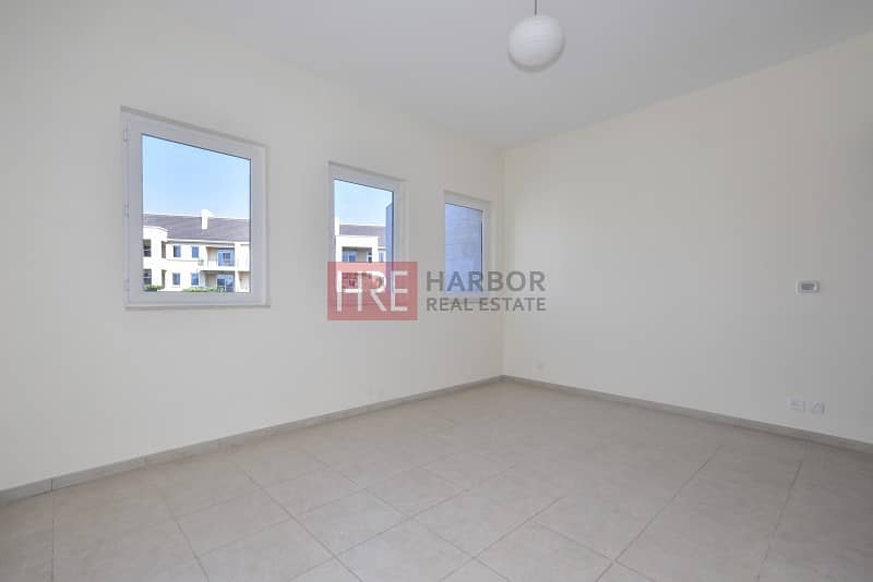 8 Extra Storage | 2 Parking| Huge Townhouse
