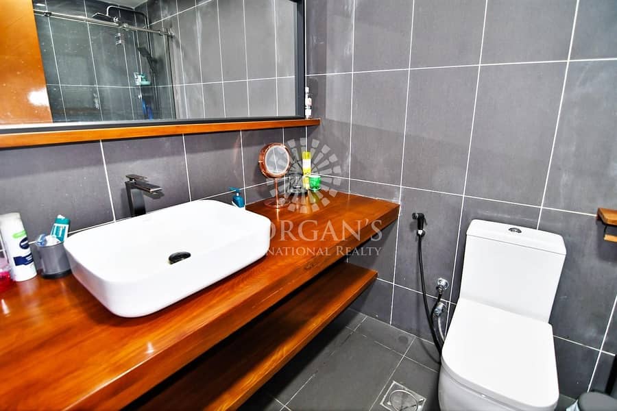 20 High Floor Upgraded Fully Furnished 2 BR