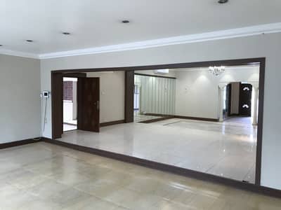 Very nice villa for rent in twar (4 bed room+ hall+ majlas