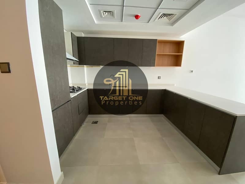 3 LUXURIOUS 1BHK FITTED KITCHEN WITH MAIDS ROOM