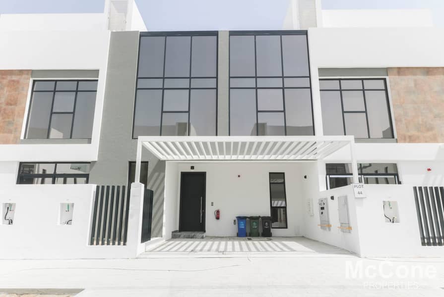 32 Genuine Resale | Modified Unit | Luxury Living