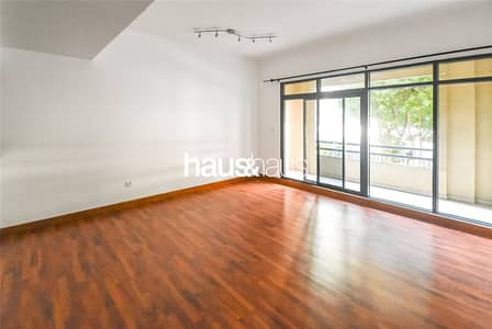 3 Bedroom Apartment for Rent in The Greens, Dubai - Wooden Flooring | Ground floor | Mid May 3 Bedroom Apartment for Rent in The Greens, Dubai - Wooden Flooring | Ground floor | Mid May