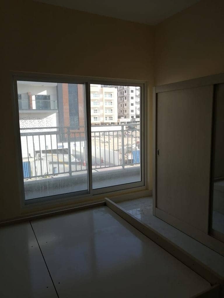 International City | Phase 2 | 1 bedroom apartment with balcony for rent