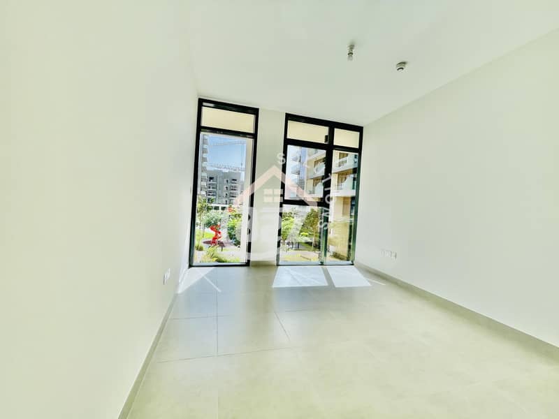 4 Stunning 3 br townhouse + maid with terrace.