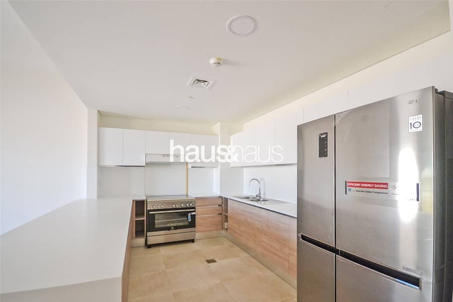 2 Exclusive 3 Bed +M | White Goods | Tower A