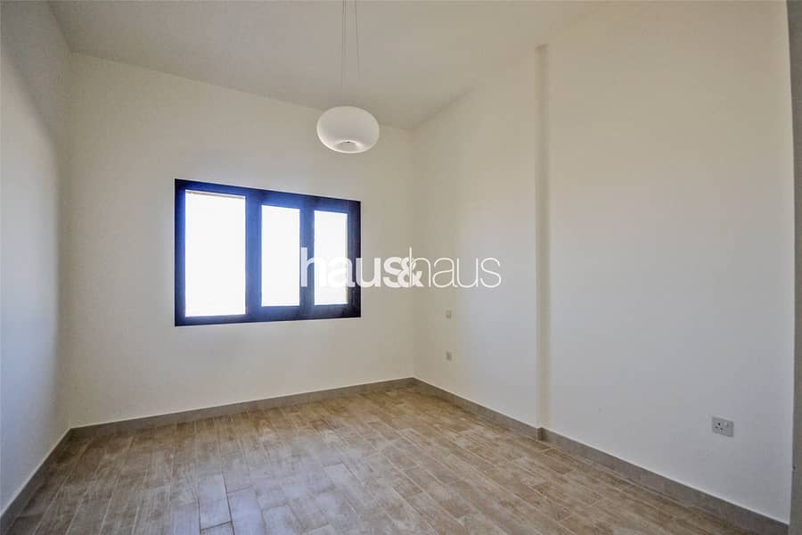 5 Exclusive 3 Bed +M | White Goods | Tower A