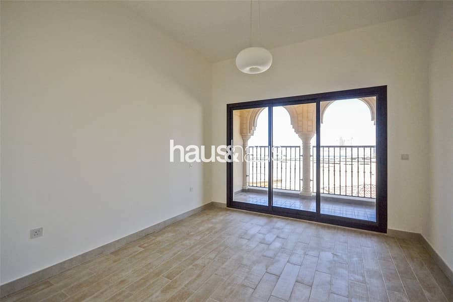 8 Exclusive 3 Bed +M | White Goods | Tower A