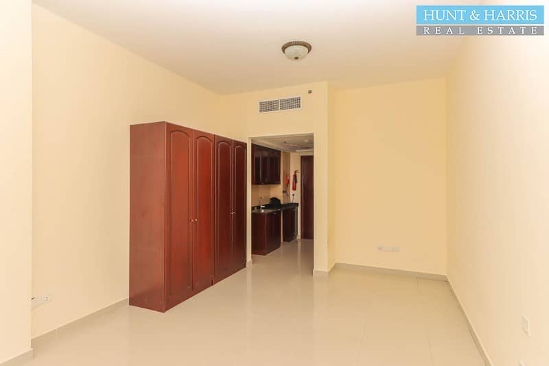 6 Full Sea View - Spacious Unit - Ready to move into