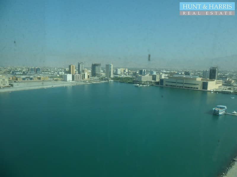 8 Strategic Central Location - Julfar Tower - Good View