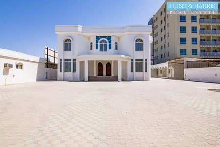 Beach Front Villa - Immaculate Interior - Large Plot Beach Front Villa - Immaculate Interior - Large Plot