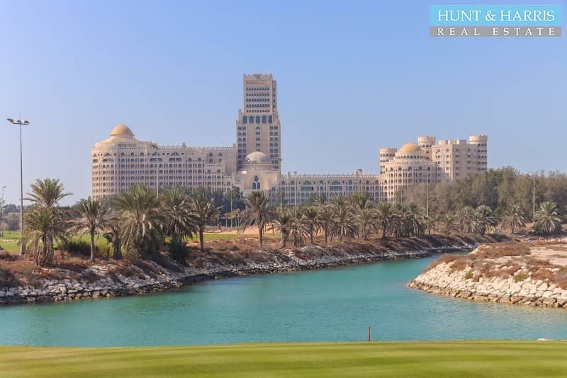 Large One Bedroom Apartment - Amazing Golf Course Views