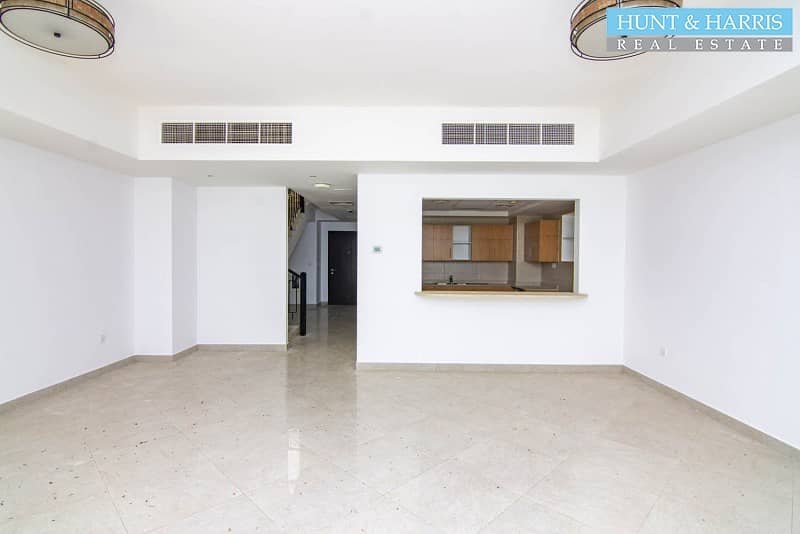 3 Corner unit - Villa + maids room - Near swimming pool