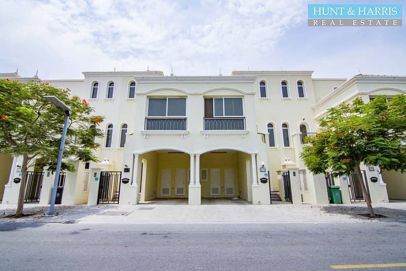 25 Corner unit - Villa + maids room - Near swimming pool