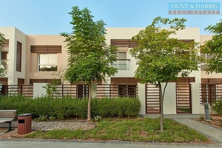 Modern, Bright, Beautiful townhouse Near Park and Pool