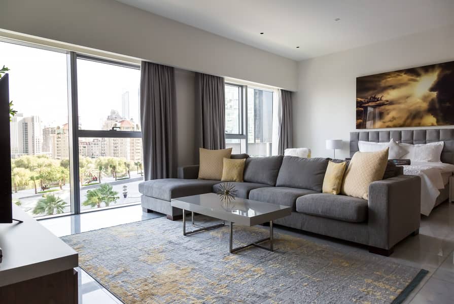 Next to Metro ● Urban Living ● Great View Next to Metro ● Urban Living ● Great View