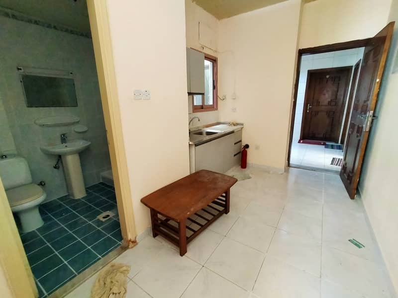 Studio For family with separate kitchen in Rolla area only 10k call M. Hanif