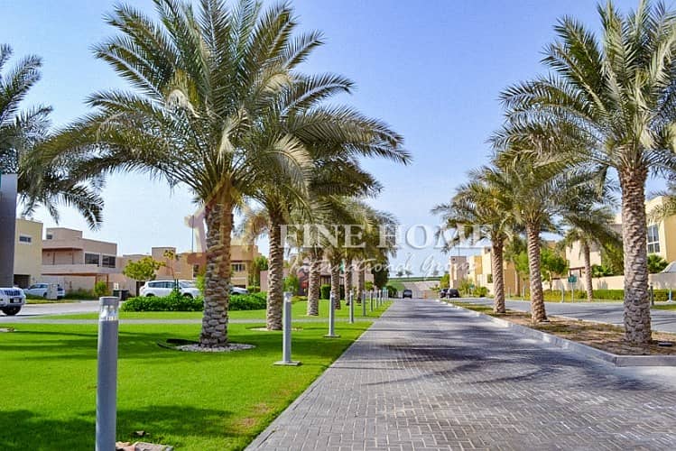 Live a Luxurious Life w Extravagant 5BR Villa