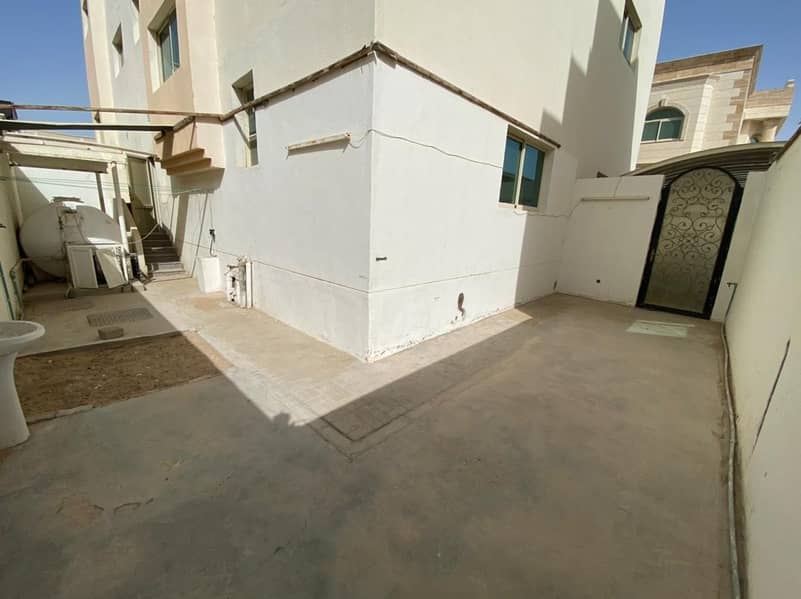 18 Villa for rent in Shakhbout