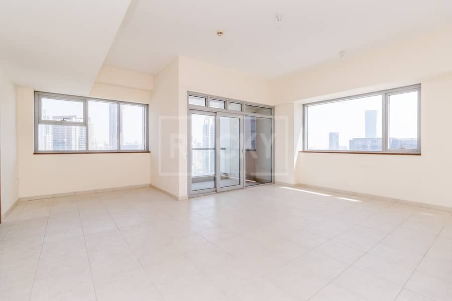 Luxury 3 Bed | Burj View | plus Maids | Business Bay