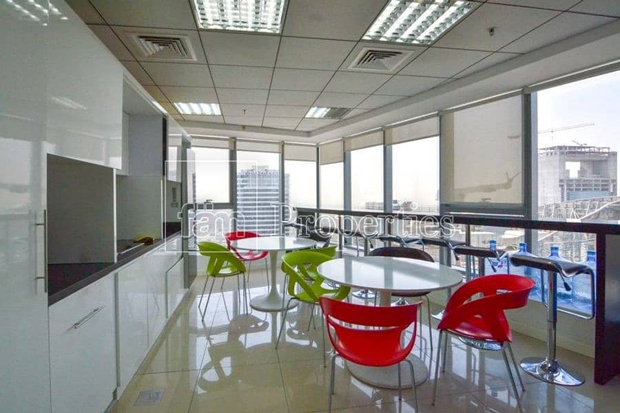 8 Fully Furnished|Half Floor|5 Parkings|vacant