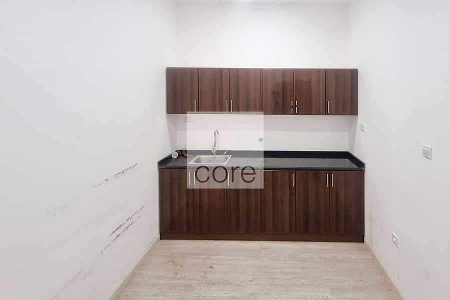 10 Fully Fitted  | Private Bathroom and Kitchen