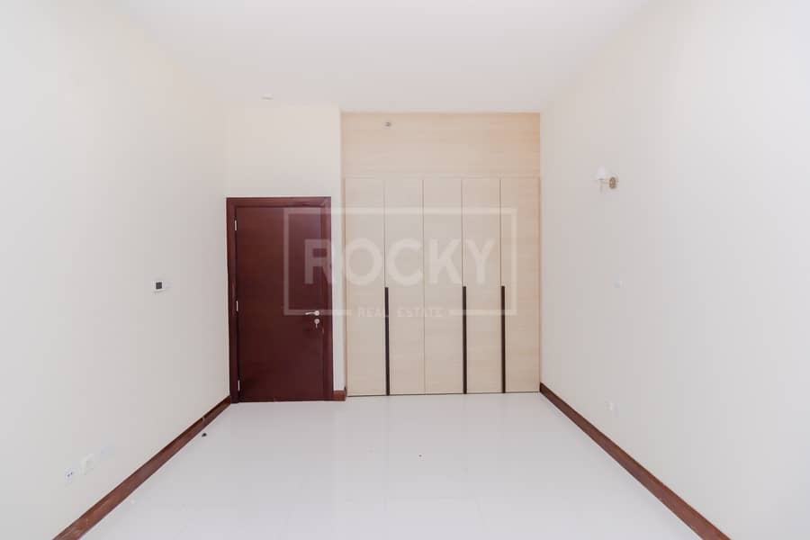 6 Spacious 2 Bed | plus Laundry | High Floor | Two Towers