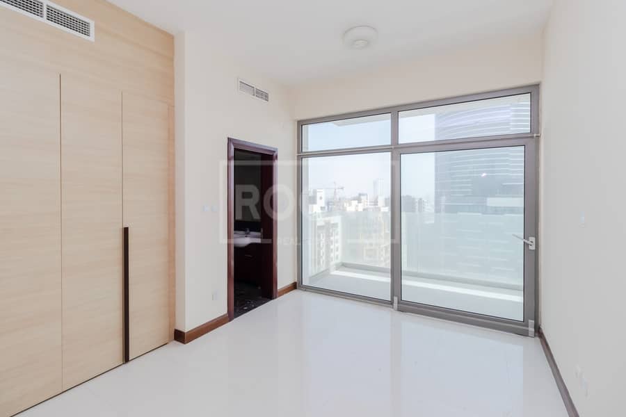 8 Spacious 2 Bed | plus Laundry | High Floor | Two Towers